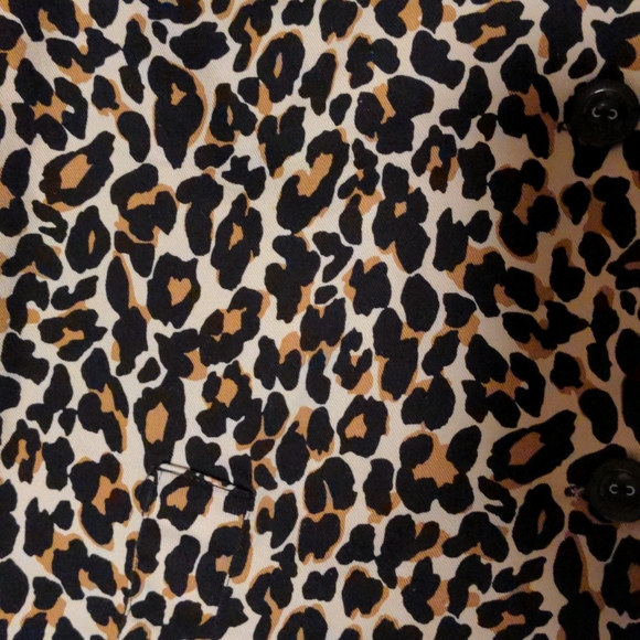 Leopard Trench coat with the cutest vintage vibe - Picture 2 of 3
